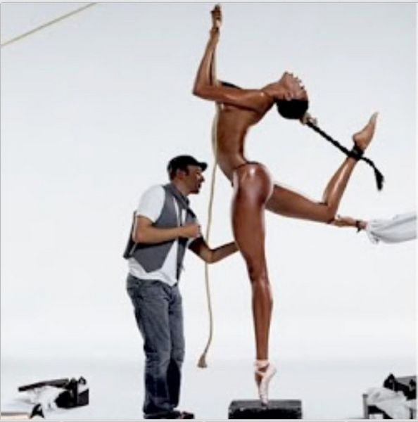 Naomi-Campbell-594x600