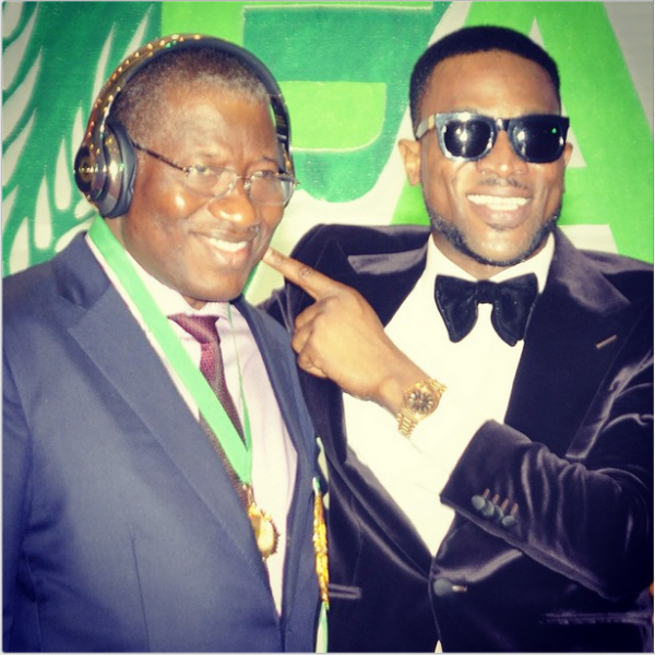 D’Banj Has Got President Goodluck Jonathan Wearing His Custom Dr Dre Headphone