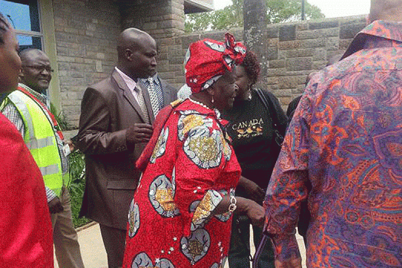 Barack Obama’s Kenyan Grandmother Arrives Airport to Welcome Him (PHOTO)