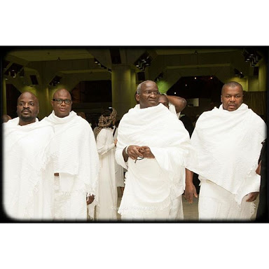 Ex Lagos Gov. Fashola Spotted in Mecca During Umrah 2015 – PHOTO