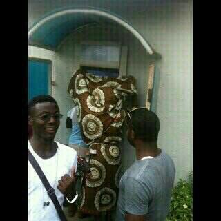 Picture of Woman Shielding People From Seeing Her PIN At An ATM Goes Viral