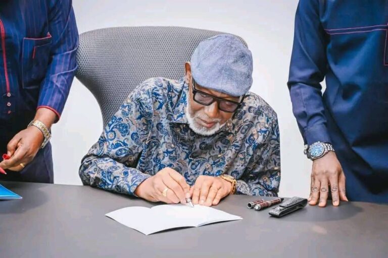 Akeredolu Signs Bill Creating 33 New LCDAs into Law