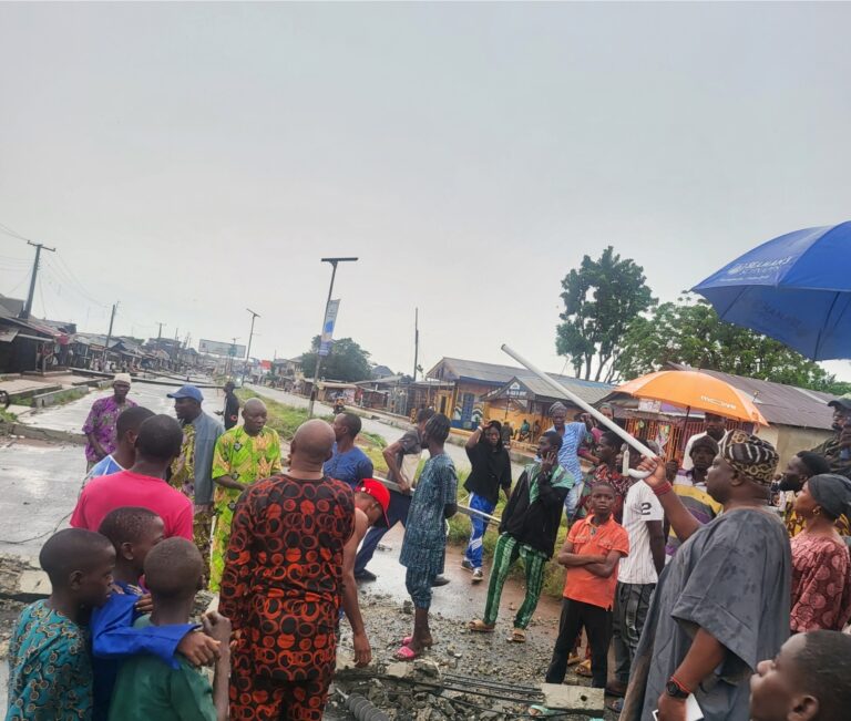 Olota of Ota, Oba Professor Adeyemi Obalanlege, Visits Rainstorm-Affected Areas In Sango-Otta