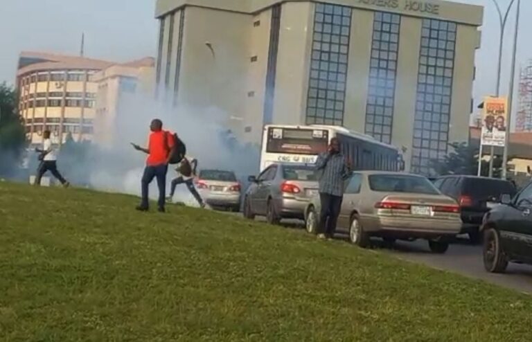BREAKING: Police Fire Teargas At Commuters In Abuja Ahead Of #FreeNnamdiKanu Protest