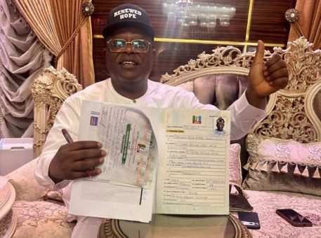 Umahi Backs Tinubu’s Second-Term Bid, Calls Nomination Form a “Victory for Progress”