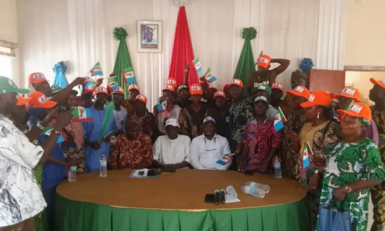 Tinubu’s Vision Draws Crowd: Leading SDP Figures in Oluyole Join APC